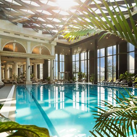 Kings' Valley Medical & Spa Hotel 卡赞勒克 外观 照片 The swimming pool at the InterContinental
