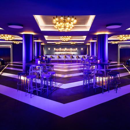 Kings' Valley Medical & Spa Hotel 卡赞勒克 外观 照片 The interior of the nightclub