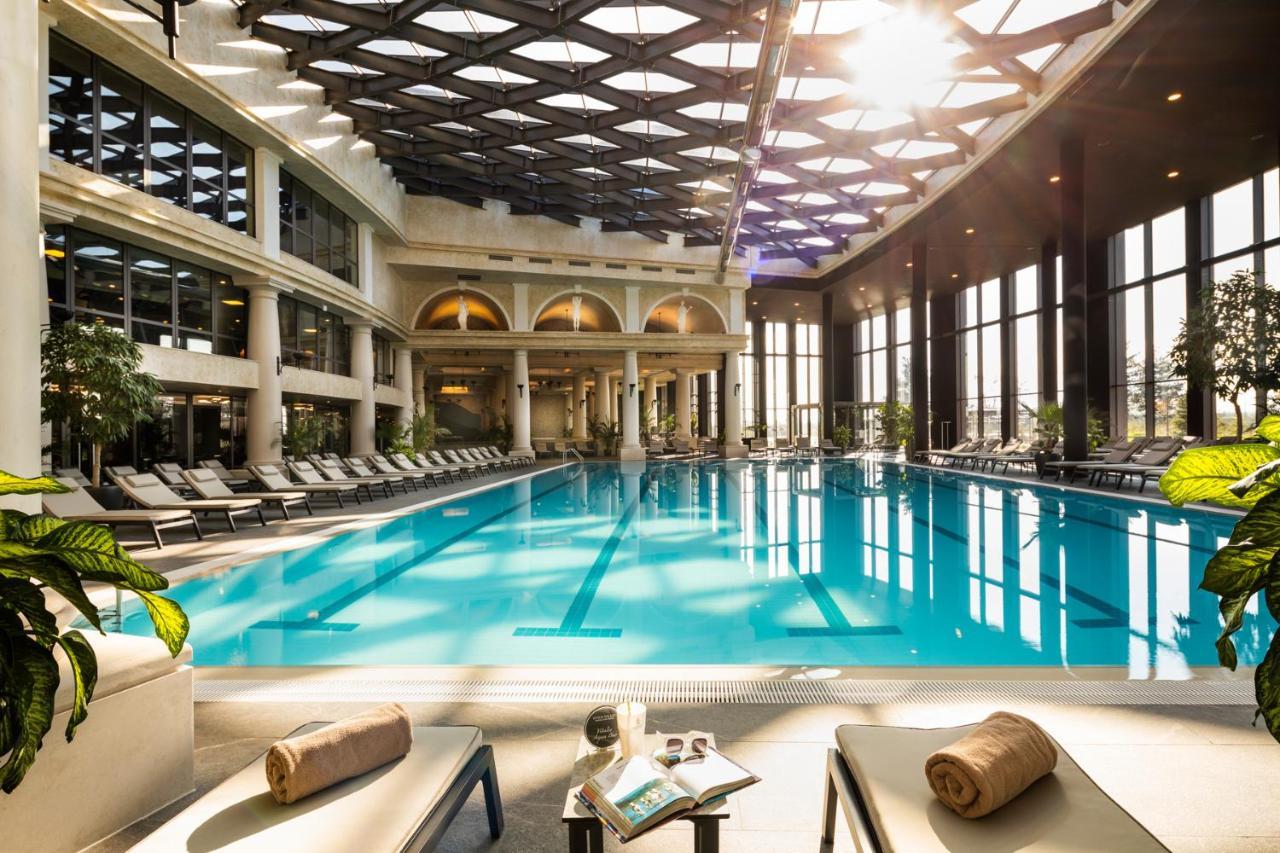 Kings' Valley Medical & Spa Hotel 卡赞勒克 外观 照片 The pool at the hotel