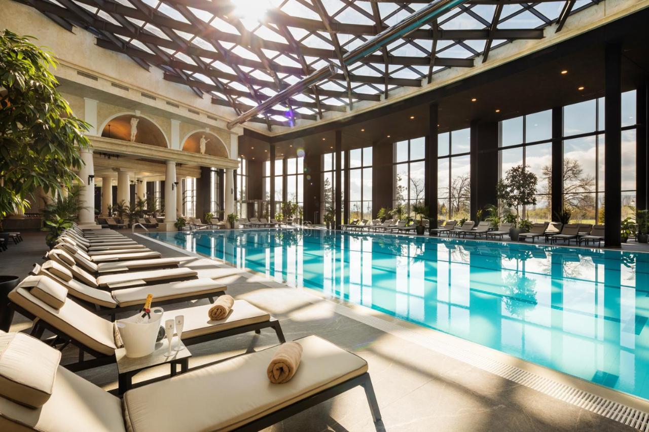 Kings' Valley Medical & Spa Hotel 卡赞勒克 外观 照片 The pool at the spa