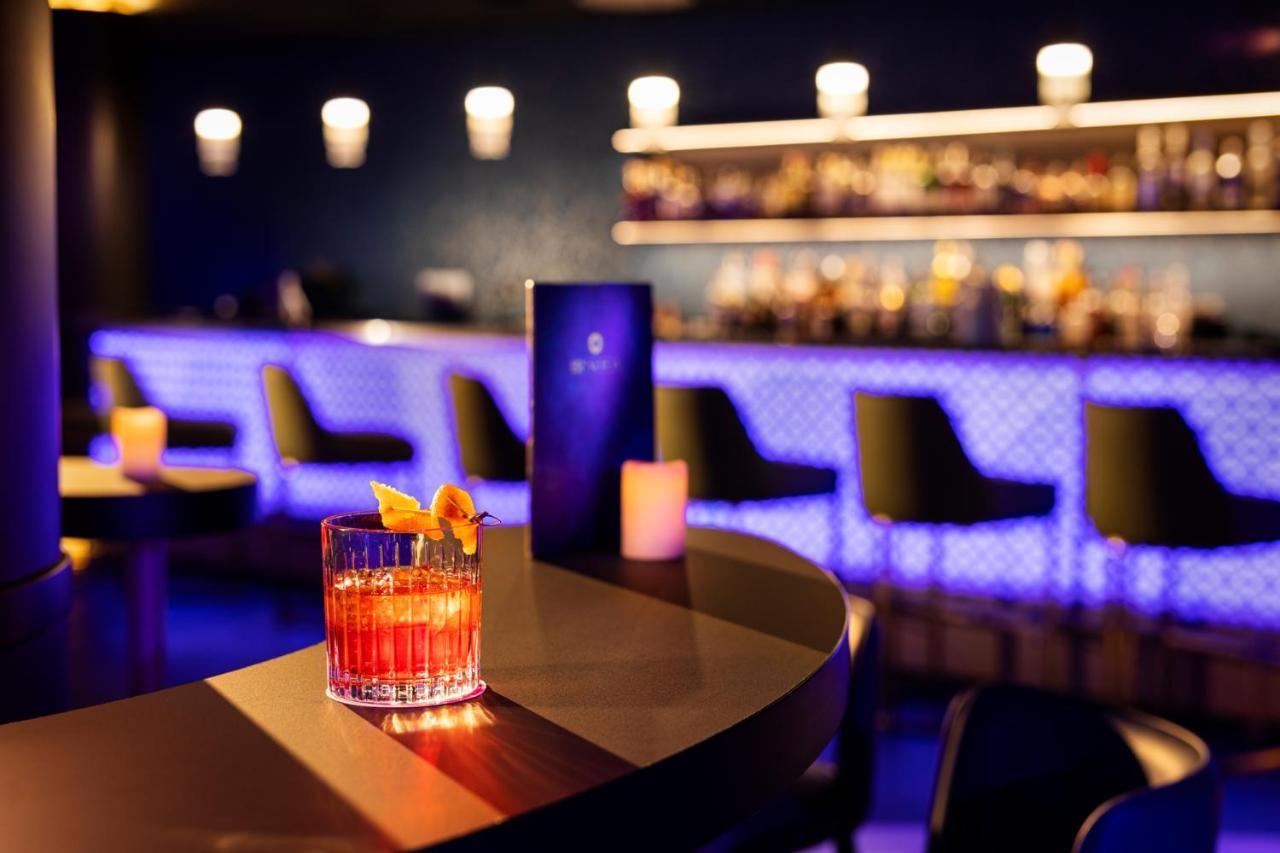 Kings' Valley Medical & Spa Hotel 卡赞勒克 外观 照片 The bar at the London Hilton on Park Street