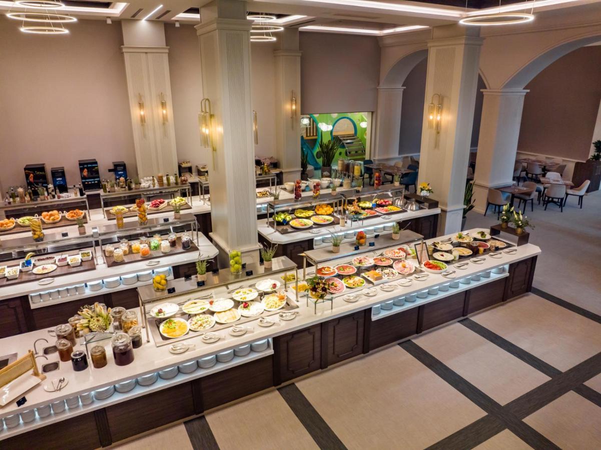 Kings' Valley Medical & Spa Hotel 卡赞勒克 外观 照片 The buffet at the hotel