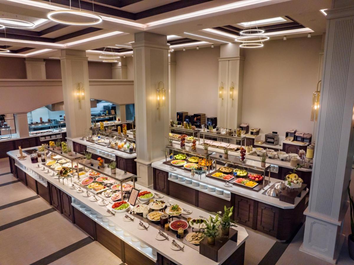 Kings' Valley Medical & Spa Hotel 卡赞勒克 外观 照片 A buffet at a hotel