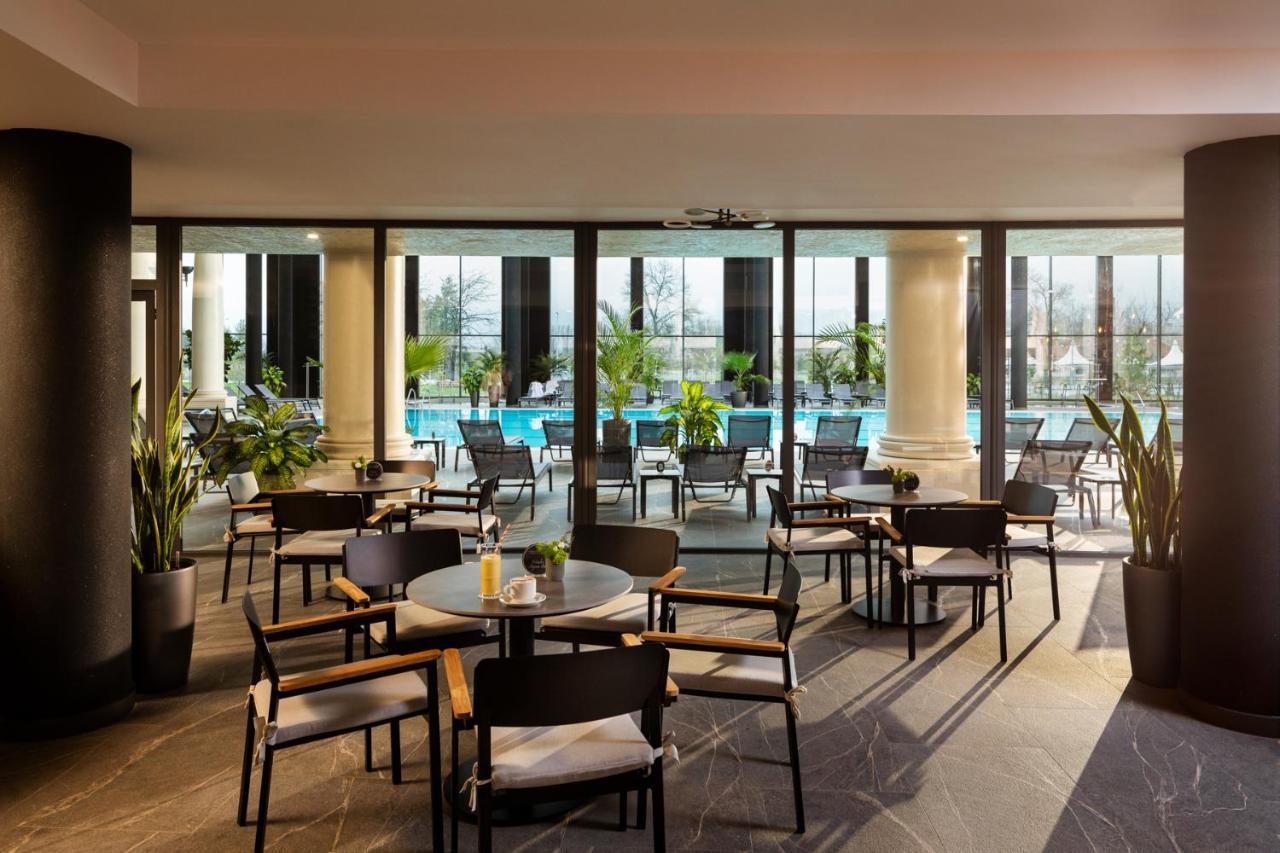 Kings' Valley Medical & Spa Hotel 卡赞勒克 外观 照片 The Pool Bar