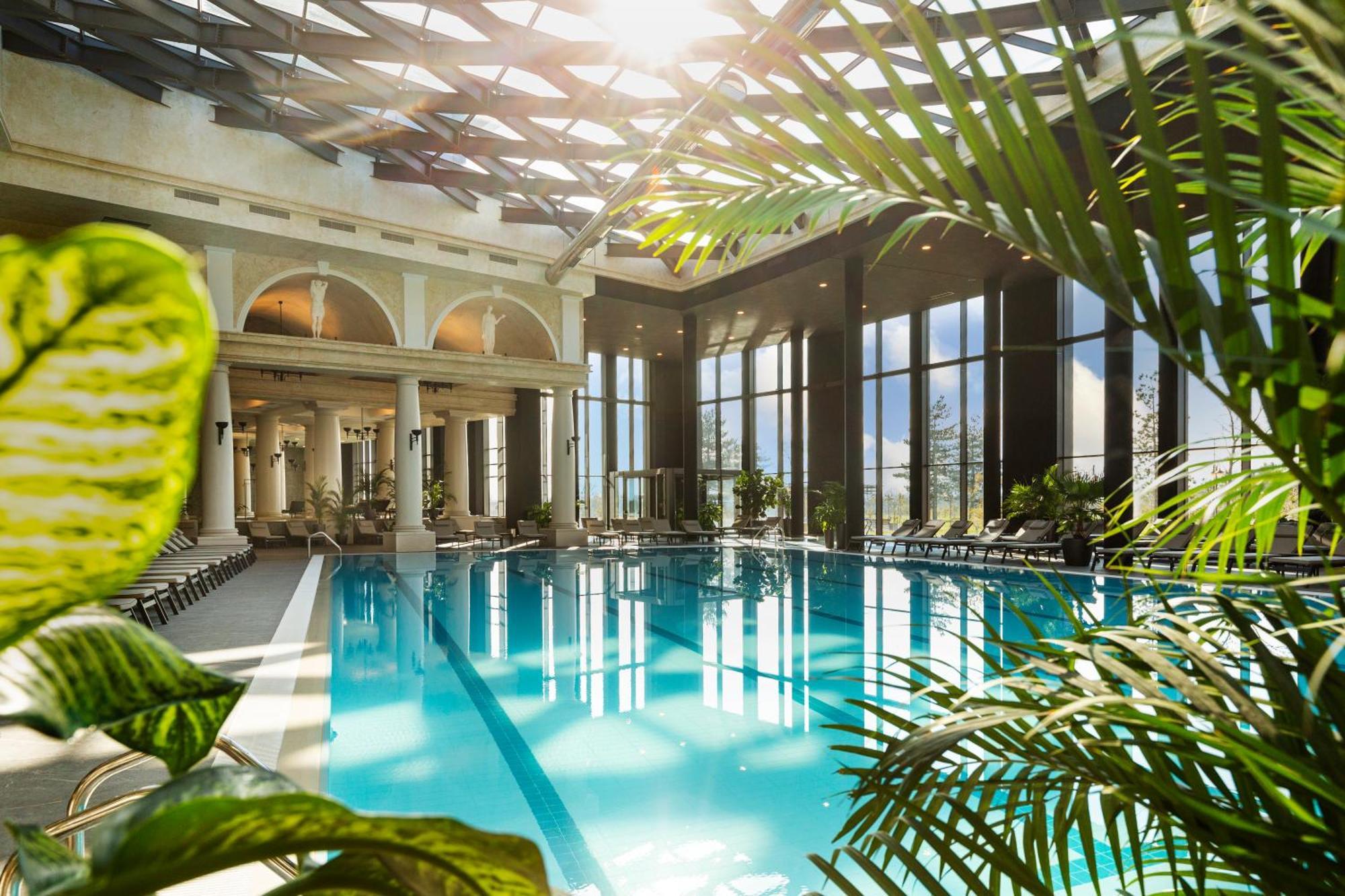 Kings' Valley Medical & Spa Hotel 卡赞勒克 外观 照片 The swimming pool at the InterContinental