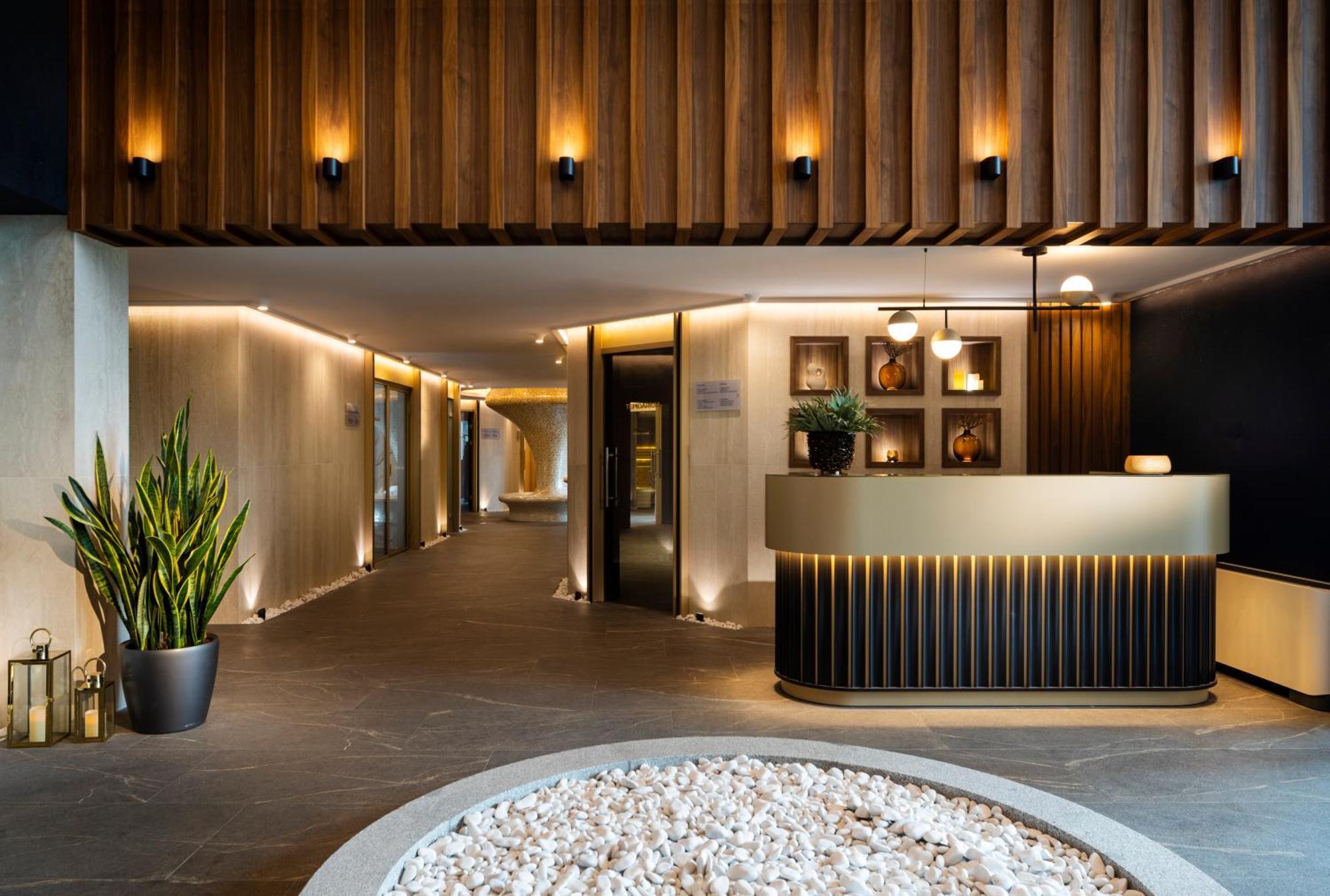 Kings' Valley Medical & Spa Hotel 卡赞勒克 外观 照片 The Spa at The Landmark