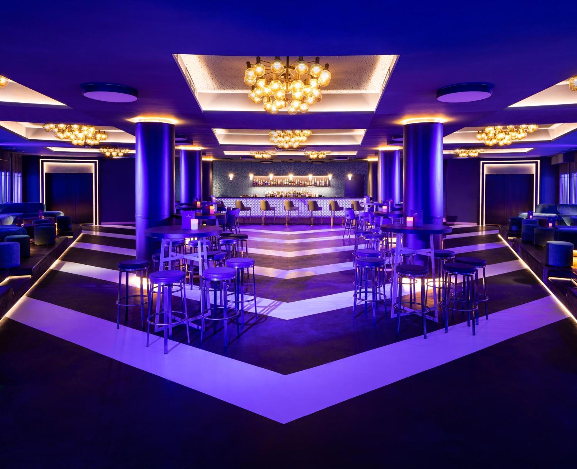 Kings' Valley Medical & Spa Hotel 卡赞勒克 外观 照片 The interior of the nightclub