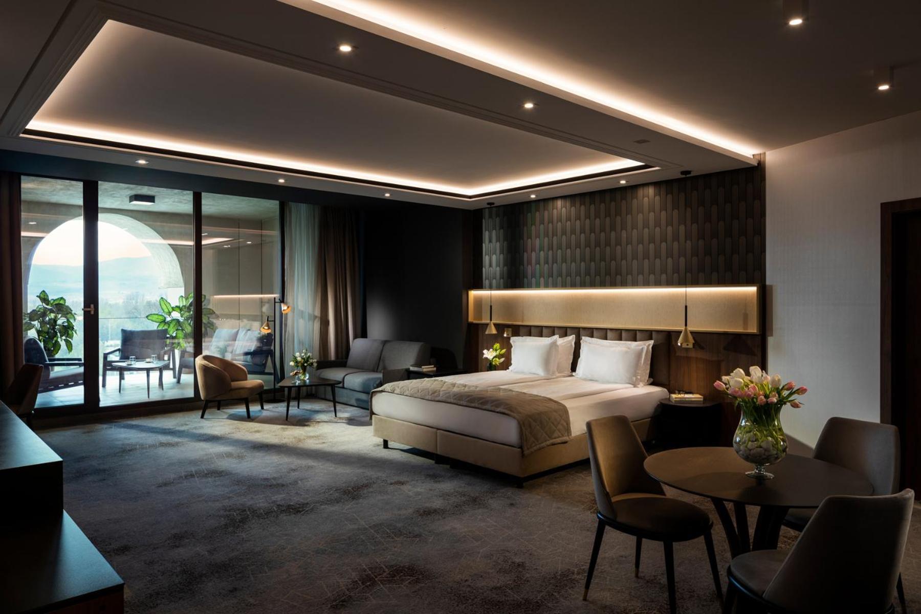 Kings' Valley Medical & Spa Hotel 卡赞勒克 外观 照片 A suite at the hotel